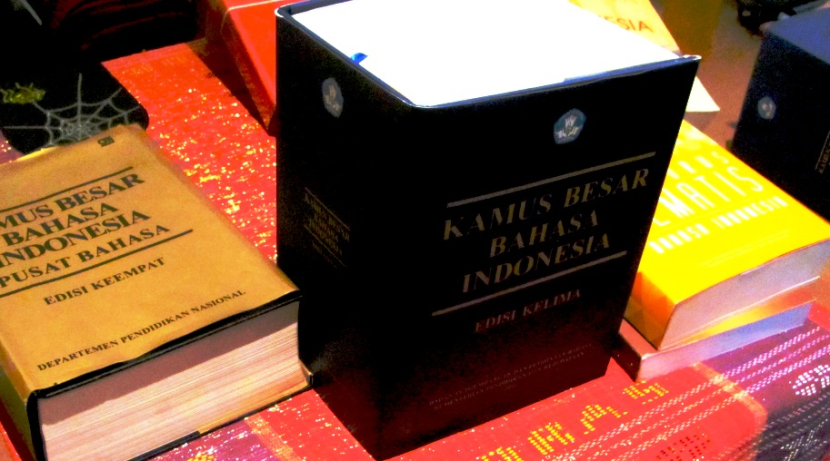 KBBI V. Pada saat diluncurkan pada 2016, jumlah kata yang dimuat ada 108 ribu kata. Edisi daring hasil revisi April 2019 sudah memuat 110.538 kata. Bahasa Indonesia sudah tidak miskin perbendaharaan kata lagi (foto: priyantono oemar).