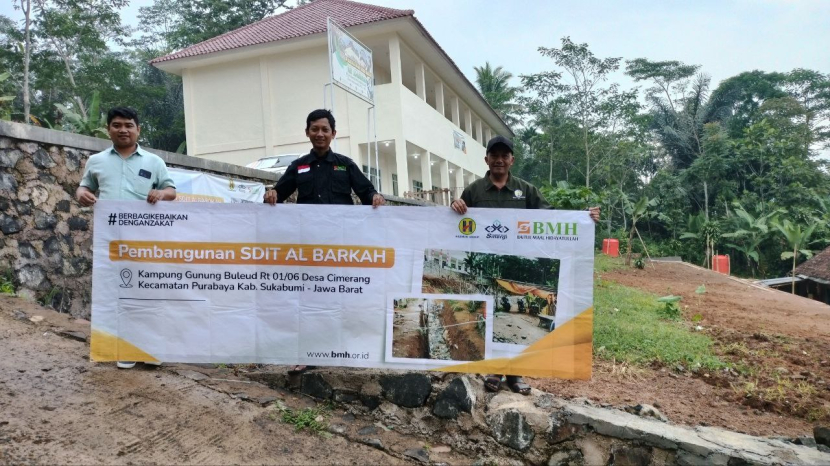 Kolaborasi Laznas BMH-Hasnur Riung menghadirkan SDIT Al-Barkah dan masjid di Desa Cimerang, Kecamatan Purabaya, Kabupaten Sukabumi, Jawa Barat. (Foto: Dok BMH)