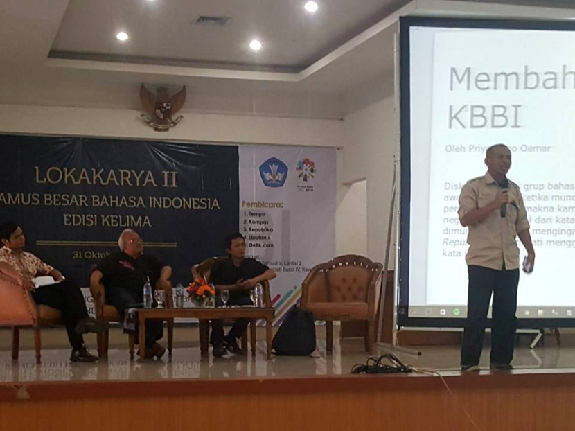 Kamus Besar Bahasa Indonesia (KBBI) V diluncurkan pada 2016. Memiliki versi daring, dua kali dalam setahun mengalami pemutakhiran. Pada Oktober 2024 KBBI Daring ditargetkan memiliki 200 ribu entri, bertambah sekitar 80 ribu entri.