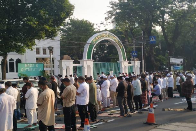 Suasana Sholat Idul Fitri di Masjid Cut Mutia, Menteng, Jakarta. Foto: Republika/Febrianto Adi Saputro