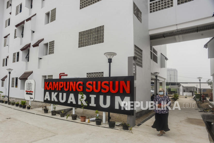 Kampung Susun Akuarium. Gubernur DKI Jakarta, Anies Baswedan membawa tanah dari Kampung Akuarium, Jakarta Utara untuk disatukan dengan tanah di 33 provinsi lainnya di Ibu Kota Nusantara (IKN). Foto: Republika.