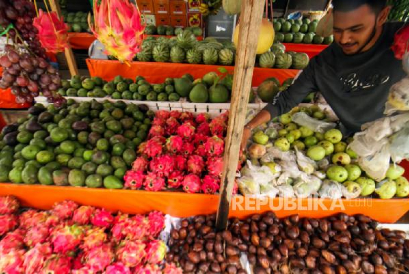 El consumo de frutas ayuda a reducir el colesterol malo.  Foto: ANTARA/Rahmad/hp.
