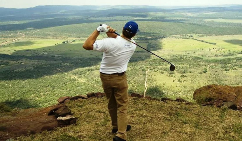Main golf dari atas gunung. (sumber foto: toursafrica.co.za)