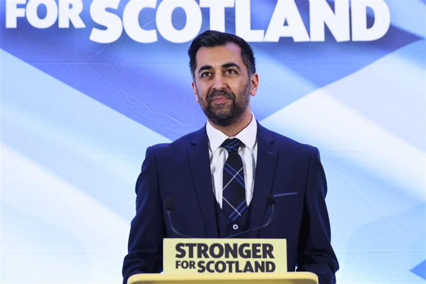 Pemimpin baru Partai Nasional Skotlandia (SNP) dan mantan menteri kesehatan Humza Yousaf berbicara setelah dia diumumkan menang di Stadion Murrayfield di Edinburgh, Skotlandia, Inggris, 27 Maret 2023. Humza menggantikan menteri pertama sebelumnya Nicola Sturgeon. Fakta-Fakta Hamza Yousaf, Muslim Pertama yang Pimpin Skotlandia. Foto: EPA-EFE/ROBERT PERRY