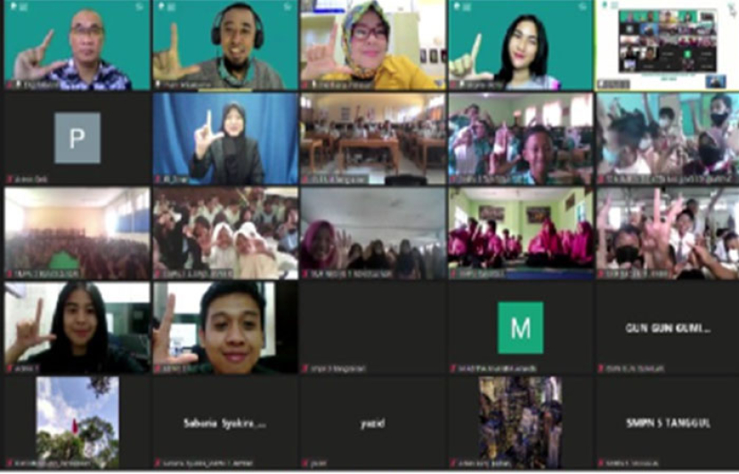 Webinar yang digelar pada Kamis (11/8/2022) di Jawa Timur, diikuti oleh ribuan siswa dan guru sebagai peserta secara daring.