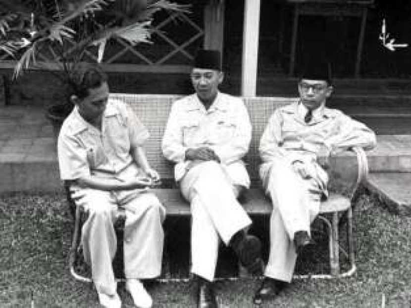 (kiri ke kanan): Sutan Syahrir, Sukarno, dan Moh Hatta.