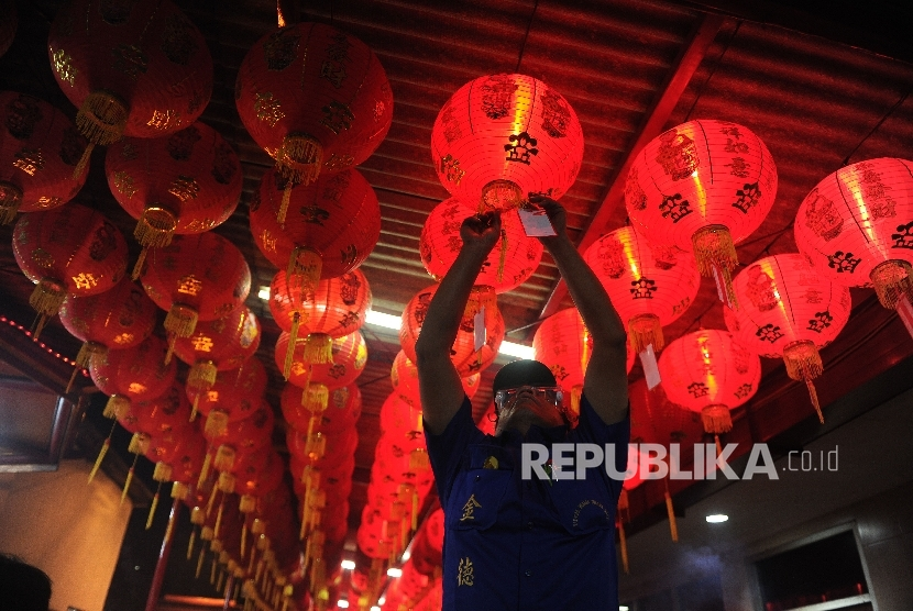 Lampion jadi pernak-pernik di perayaan Imlek 2023.