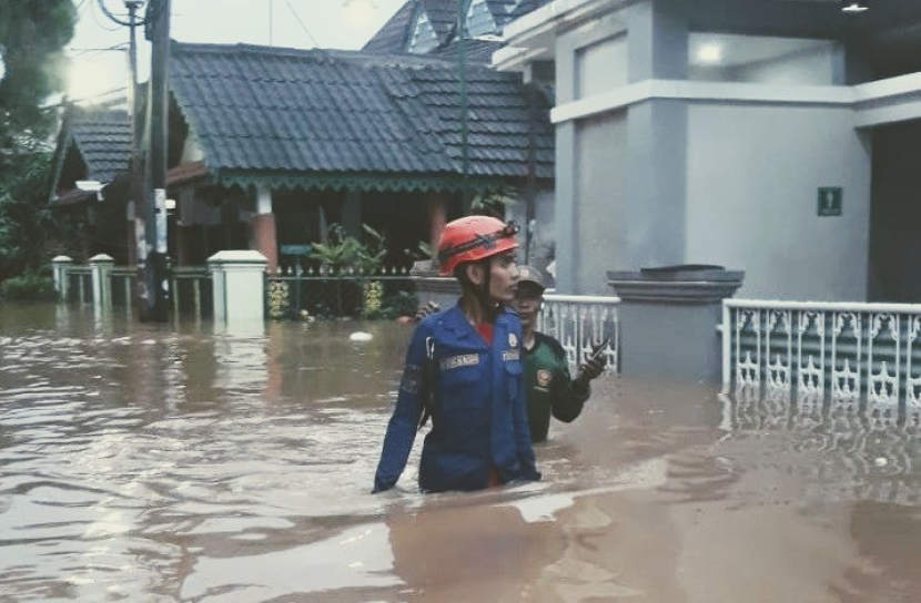 Hujan menyebabkan banjir di sejumlah kawasan di Kota Depok, terutama di daerah kawasan Sawangan dan Pancoran Mas.