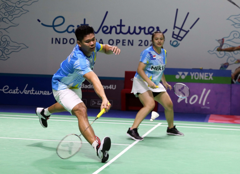 Praveen Jordan/Melati Daeva Oktavianti mundur di babak kedua Indonesia Open 2022 karena syaraf Praveen kejepit.