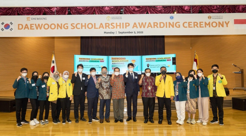 Daewoong Foundation, Korea Selatan memberikan beasiswa kepada 92 mahasiswa dari tiga perguruan tinggi di Indonesia. Foto : kemdikbud.ac.id