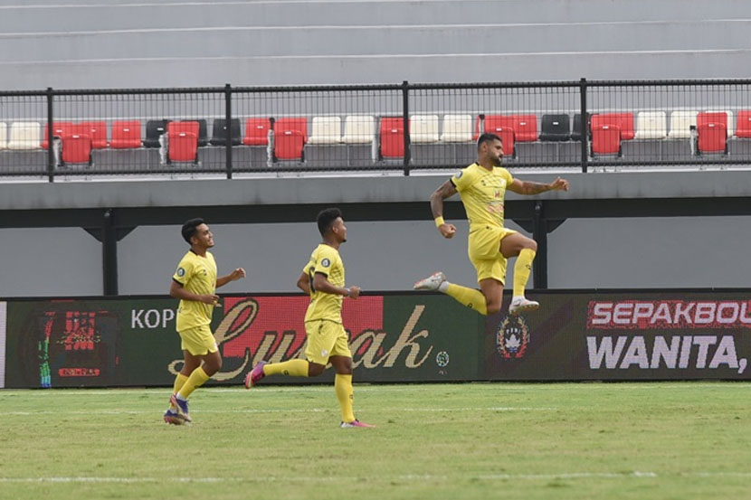 Barito Putera bakal menghadapi Persela di Stadion Kompyang Sudjana, Jumat malam.