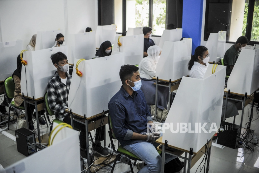 Ujian Tertulis Berbasis Komputer (UTBK) 2023 gelombang pertama mulai digelar 8 Mei 2023. Foto : republika