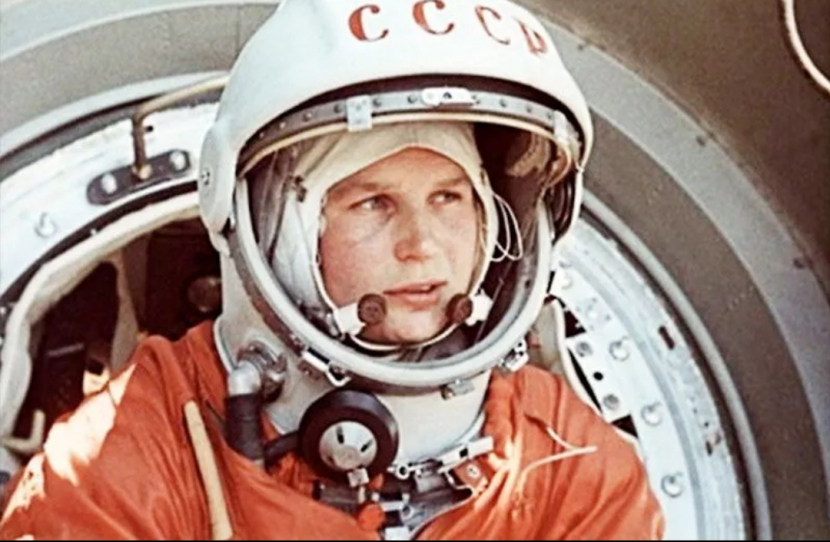 Kosmonot Uni Soviet Valentina Tereshkova menjadi wanita pertama yang berada di antariksa. Gambar: NASA