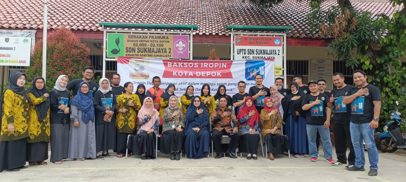 Iropin Depok baksos di SD Negeri di Sukmajaya (Mia Nala/ruzka.republika)