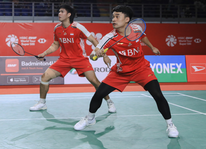 PBSI fokus dalam stamina dan kondisi fisik pemain untuk mencegah cedera di Thailand Open 2023. Pasangan ganda putra Leo Rolly Carnando/Daniel Marthin sedang pemanasan.