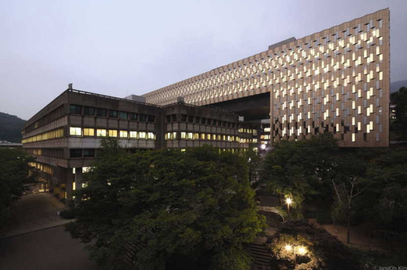 Gedung perpustakaan di Seoul National University. Tertarik Kuliah di Korea? Simak 5 Universitas Terbaik di Korea Selatan. Foto: snu.ac.kr