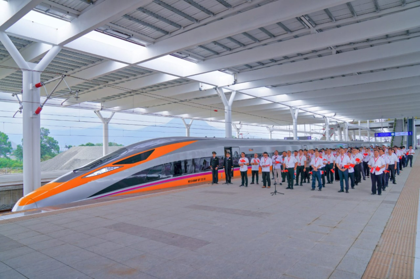 Suasana Pelepasan Uji Dinamis Kereta Cepat Indonesia Cina (KCIC) di Stasiun Tegalluar, Rabu (16/11). (Foto: Humas KAI)