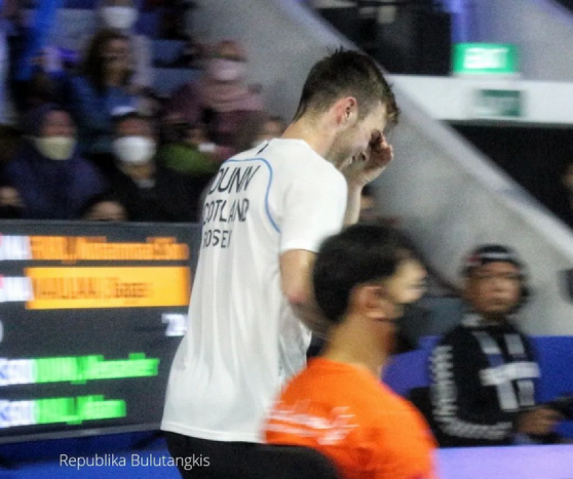 Pemain Scotlandia, Alexander Dunn meminta izin ke toilet di tengah pertandingan babak pertama Indonesia Open 2022.