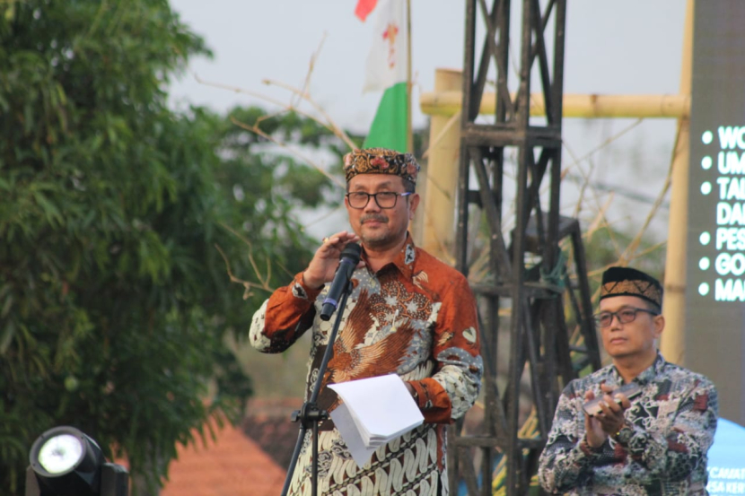 Bupati Cirebon, Imron, saat membuka Festival Destinasi Desa Wisata Kecamatan Sedong. (Dok Diskominfo Kabupaten Cirebon)