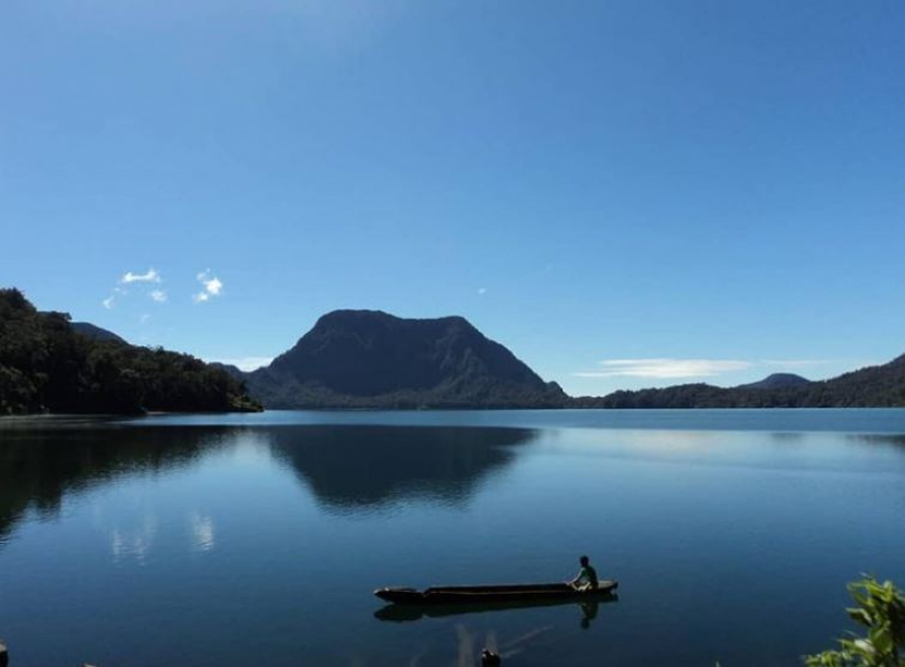 Danau Gunung Tujuh dikelilingi tujuh gunung/ Foto: @dediraul via @bbtn_kerinciseblat