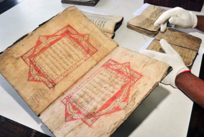 Ilustrasi naskah sastra lama (dok: Republika)