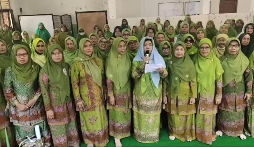 Pengurus Pimpinan Anak Cabang (PAC) Muslimat NU Pancoran Mas, memberikan dukungan kepada Pasangan Supian-Chandra untuk Menjadi Wali Kota dan Wakil Wali Kota Depok.