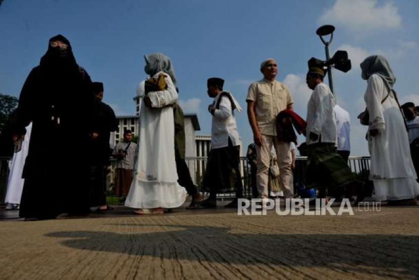 Ilustrasi jamaah Sholat Idul Adha. Daftar Lokasi Sholat Idul Adha Muhammadiyah 28 Juni 2023 di Surabaya. Foto: Republika/Thoudy Badai