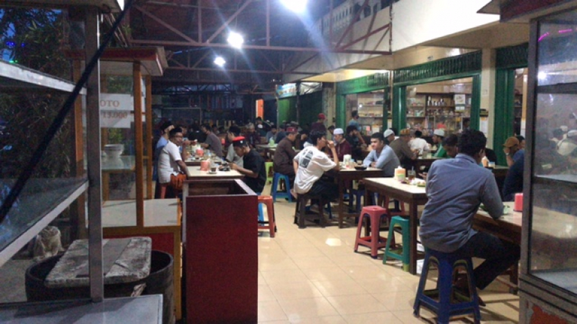 Suasana kopi subuh di salah satu kedai kopi di Kota Banda Aceh.