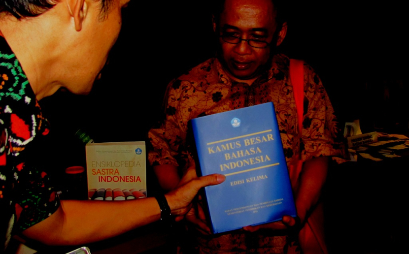 KBBI V, salah satu upaya pengembangan bahasa Indonesia agar tidak menjadi bahasa yang jacau (foto: priyantono oemar).