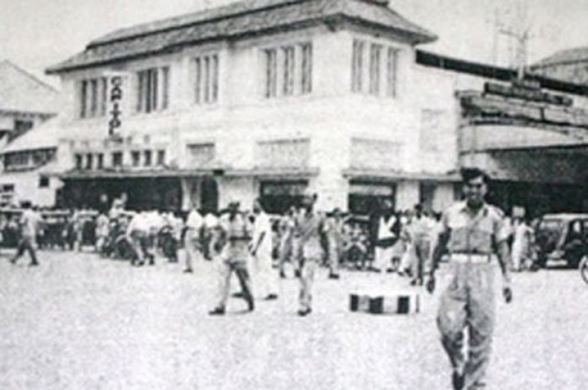 Bioskop Capitol. Bioskop menjadi favorit pemuda pemudi untuk bertemu pada medio 1950-an. Foto: IST.