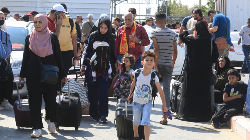 Pengungsi Palestina di gerbang perbatasan Palestina dan Mesir.