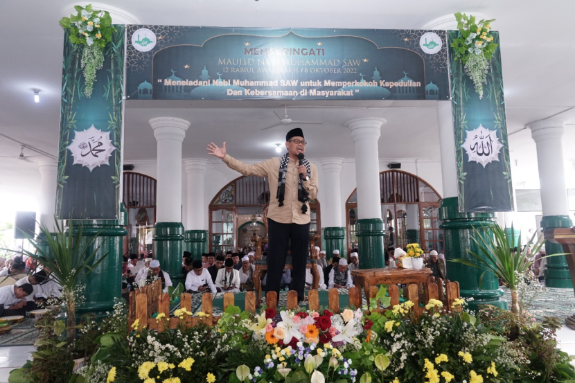 Wakil Wali Kota Depok Imam Budi Hartono saat menghadiri Maulid Nabi Muhammad SAW. Foto: Supriyadi/ruzka.republika.co.id