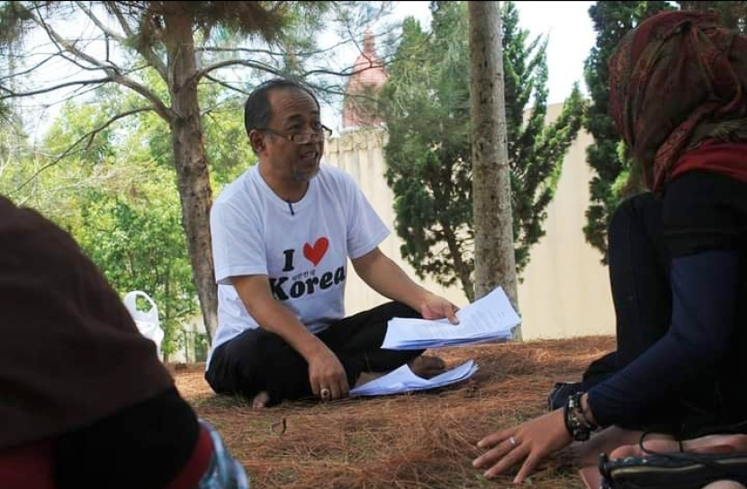 M Djoko Yuwono dalam kegiatan literasi.