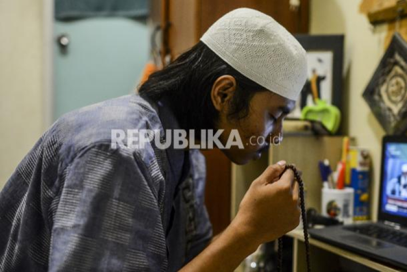  Bacaan Dzikir Pagi Lengkap Arab, Latin Beserta Artinya. Foto: Republika.co.id