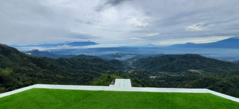 Pemandangan dari atas wisata Tumpeng Menoreh, Kulon Progo, Yogyakarta