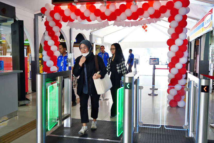 Ilustrasi. Menyambut momen HUT ke-78 Kemerdekaan RI, KAI juga menampilkan livery khusus pada lokomotif dan kereta, serta ornamen HUT RI di stasiun-stasiun. (Foto: Humas PT KAI)