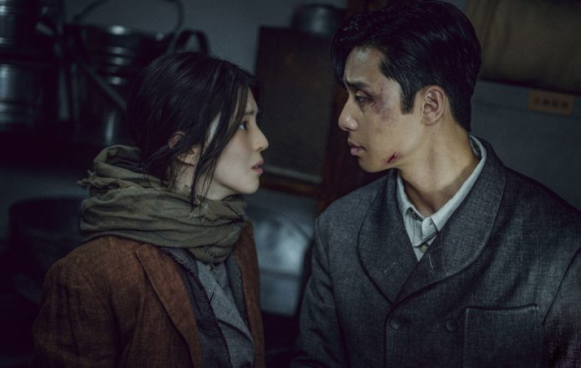 Netflix Keluarkan Trailer Terbaru Gyeongseong Creature, Gambarkan Pertemuan Park Seo Jun dan Han So Hee. (Netflix)