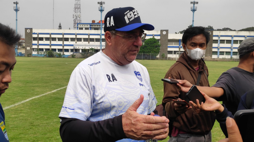 Pelatih Persib, Robert Rene Alberts.