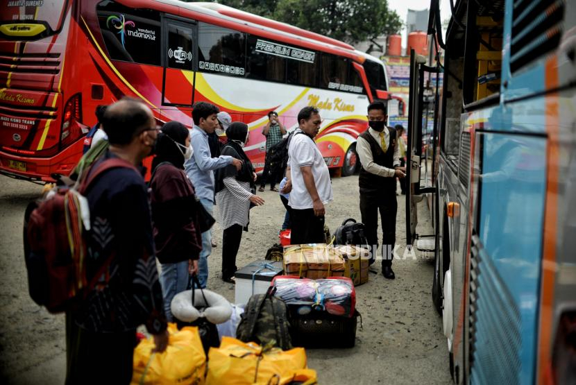 Aktivitas pemudik yang ingin pulang kampung (dok. republika)