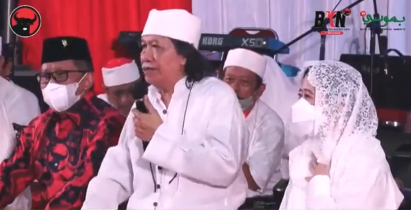 Sinau Bareng Cak Nun. Budayawan Muhammad Ainun Nadjib alias Cak Nun mengisi ceramah di markas PDIP, Jakarta, Ahad (10/4/2022). Foto: Tangkapan Layar.