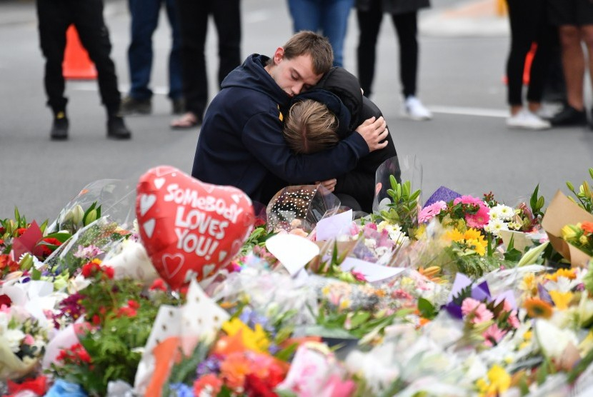 Warga Selandia Baru menunjukkan solidaritas dan kesedihan selepas penembakan di Masjid al-Nur, Christchurch, pada 2019.