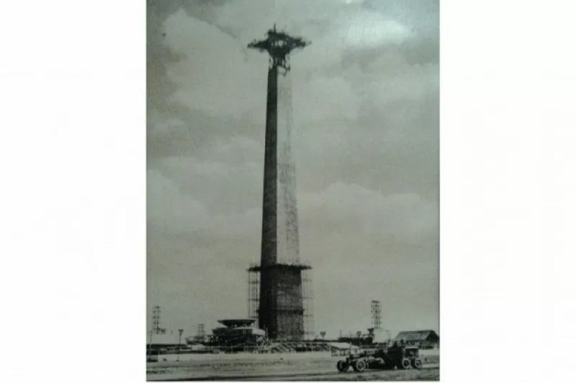 Proses pembangunan Monas.