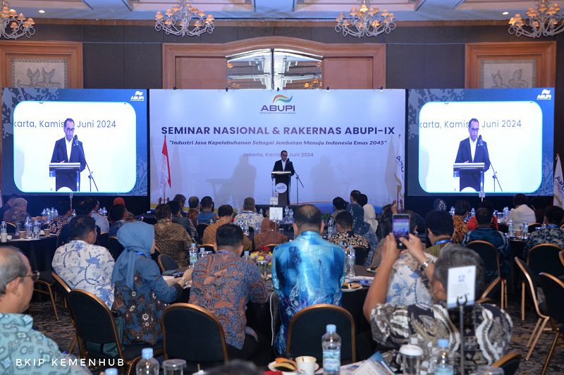 Mencapai Indonesia Emas 2045: Pentingnya Industri Jasa Kepelabuhanan yang Efisien dan Berkelanjutan