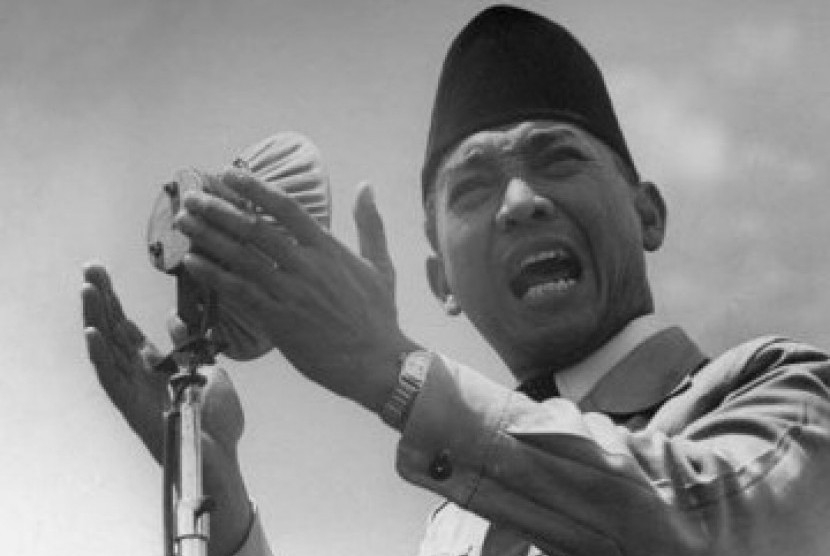 Presiden Pertama RI, Soekarno. Sebelum meninggal dunia, Soekarno pernah meninggalkan wasiat agar jenazahnya dibungkus kain bendera Muhammadiyah. Foto: Dok Republika.