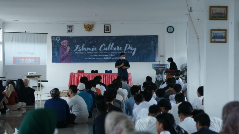 Suasana peringatan Maulid Nabi Muhammad SAW di SMA Bosowa Bina Insani, Rabu (19/10/2022).