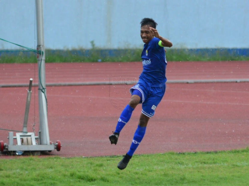 Gelandang muda Persib Bandung, Robi Darwis. (Twitter/@Persib)