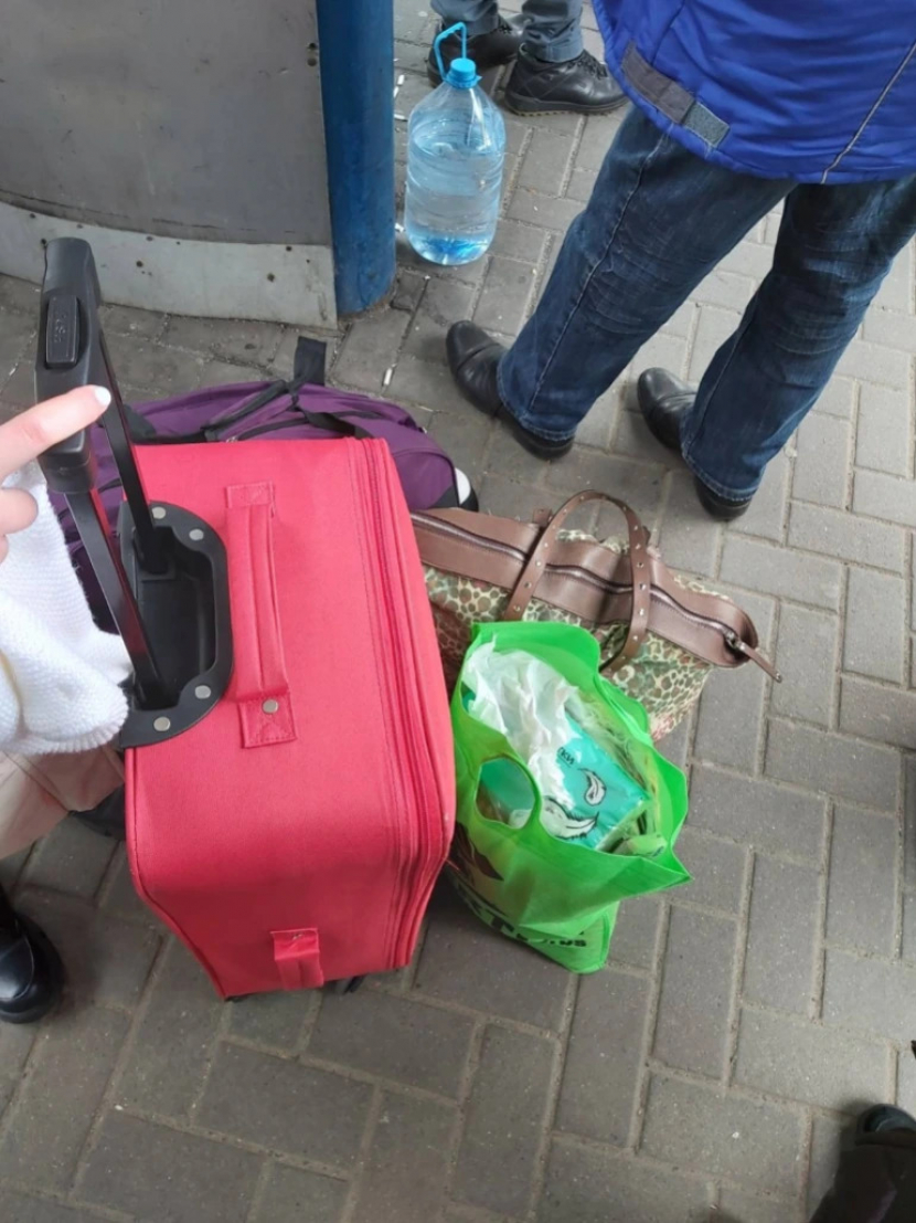 Sejak dipaksa meninggalkan Krimea, Zakhida hanya belajar mengemas barang-barang penting saja [Courtesy of Zakhida Adylova]