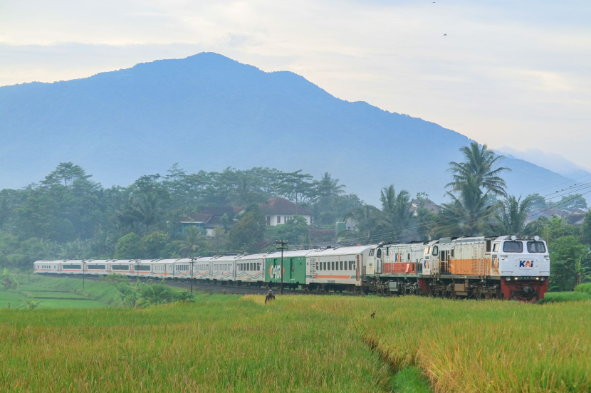 Ilustrasi. PT Kereta Api Indonesia (Persero) menghadirkan Promo Patriotrip yang menyediakan total 25.000-an tiket kereta api dengan potongan harga 25 persen. (Foto: Dok. Humas PT KAI)