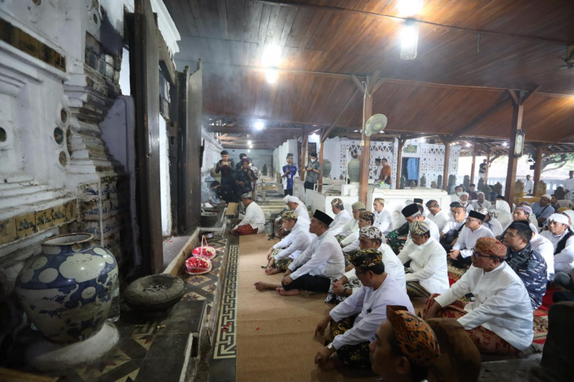Ziarah dan doa bersama di makam Sunan Gunung Jati. (Diskominfo Kota Cirebon)