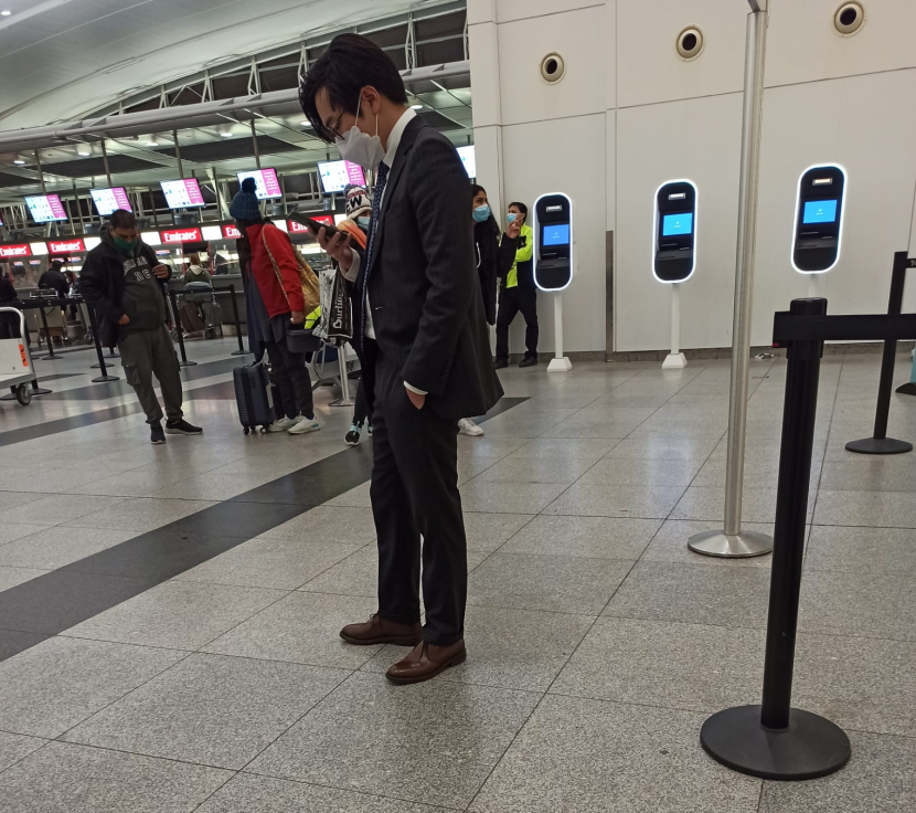 Mas Randy, tim dari Perwakilan Tetap Republik Indonesia (PTRI) di New York yang memberi bantuan di Bandara JFK. Foto : Dok Maya